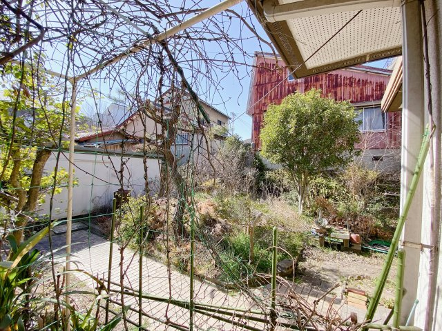 半田市乙川殿町の庭