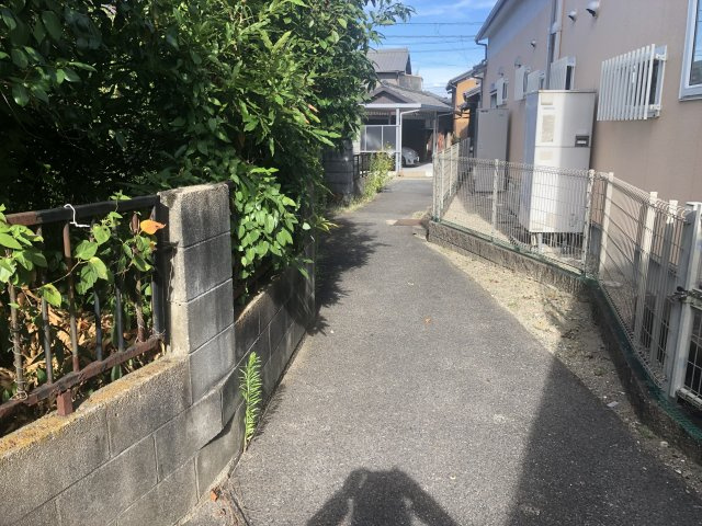 半田市乙川殿町の前面道路含む現地写真|建物①の南面道路から東側を撮影