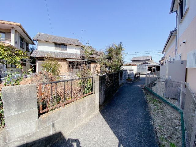 半田市乙川殿町の前面道路含む現地写真