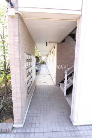 レオパレスウッドタウンのエントランス