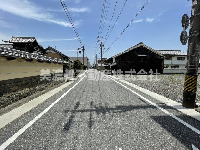 ６１２１０　不破郡垂井町土地の前面道路含む現地写真