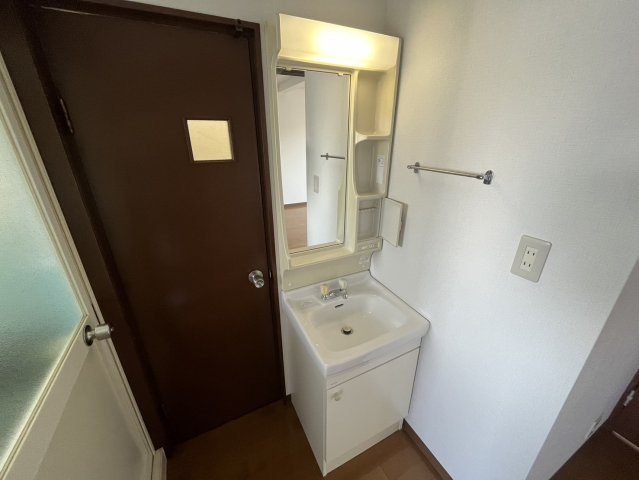 水畑マンションの独立洗面台