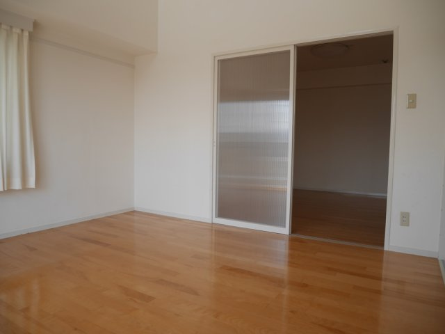 アーバンモールの洋室