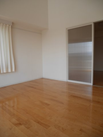 アーバンモールの洋室