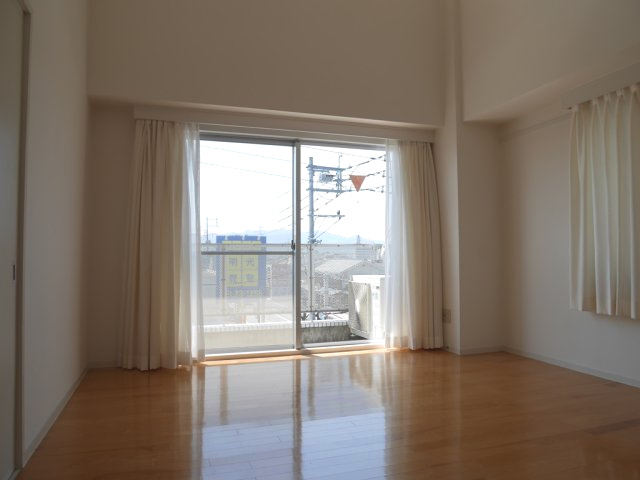 アーバンモールの洋室