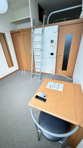 レオパレスCLOVERの居間・リビング