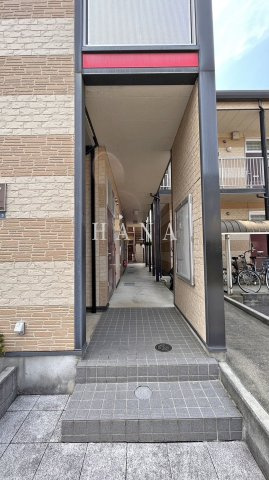 レオパレスCLOVERのエントランス