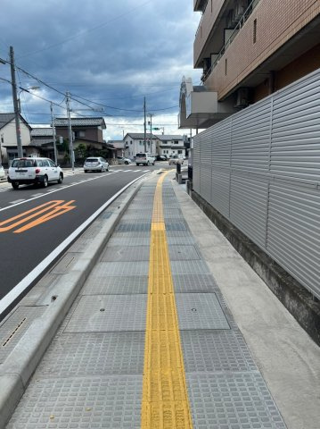 アペックス開発の周辺|マンション前の歩道も綺麗に整備されました！道路も拡張されて、松本通りと繋がり、より交通利便性が上がりました！