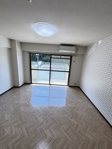 グリーンプラザ糸米の洋室|明るい洋室です