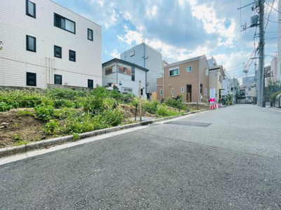 【前面道路含む現地写真】 | 新宿区上落合１丁目　建築条件無売地 | 全2区画建築条件なし売地、弊社支店より徒歩数秒！直ぐにご対応可能です！
