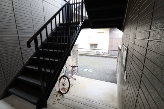 熊本市南区上ノ郷２丁目のアパートのロビー