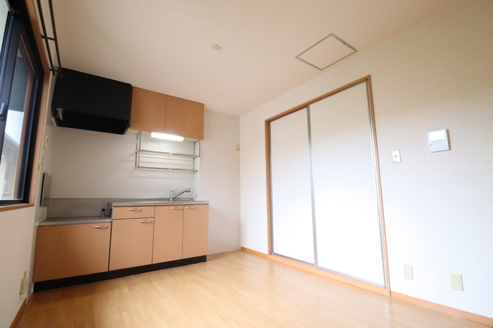 熊本市南区上ノ郷２丁目のアパートの居間・リビング