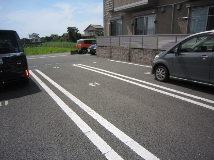 セジュール中無田　A棟の駐車場