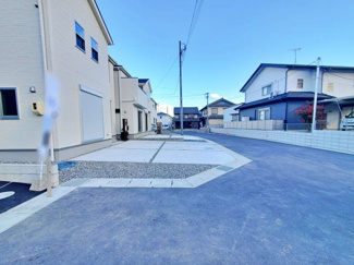 【前面道路含む現地写真】