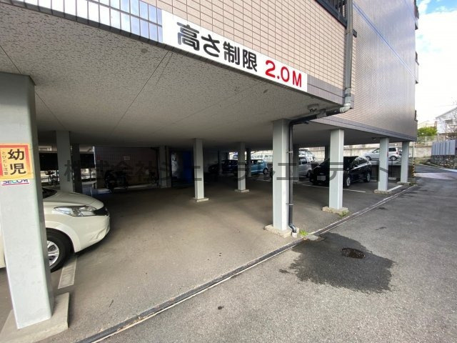 ルミエール畷の駐車場