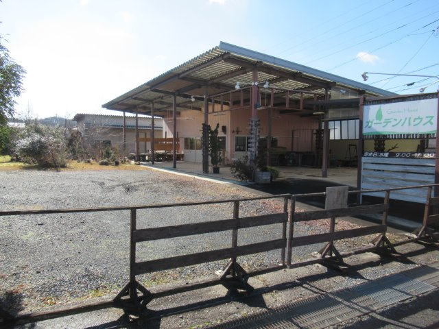 津山市押入　売店舗倉庫