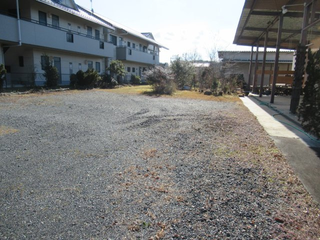 津山市押入　売店舗倉庫の外観