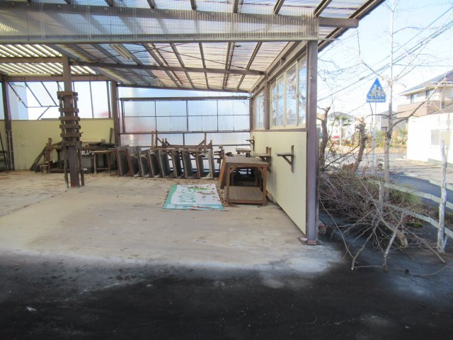 津山市押入　売店舗倉庫の外観