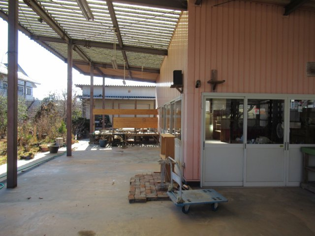 津山市押入　売店舗倉庫の外観