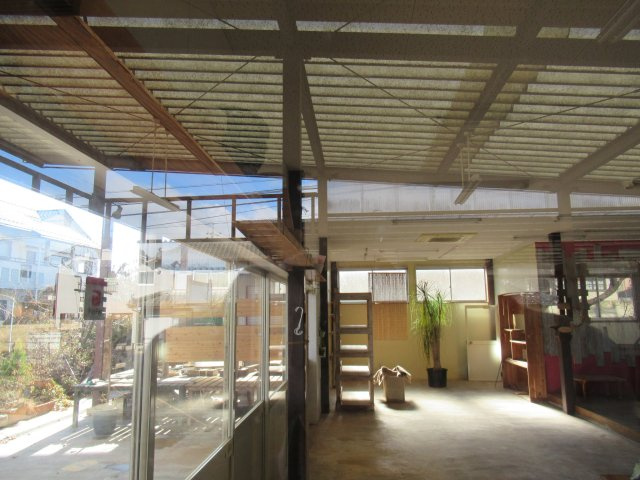 津山市押入　売店舗倉庫の内装