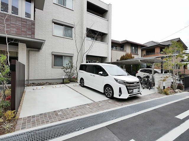 シャーメゾン　グリナージュの駐車場