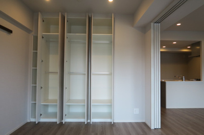 【収納】 | ルフォンプログレ上野マークス | クローゼット開。
高級賃貸マンション。
上野の賃貸物件。
「ルフォンプログレ上野マークス」のことなら(株)メイワ・エステートへ