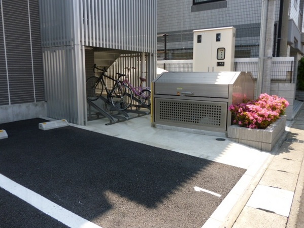 イーストタイガーの駐車場