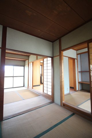 高松市木太町戸建ての洋室|落ち着いた色調の洋室です