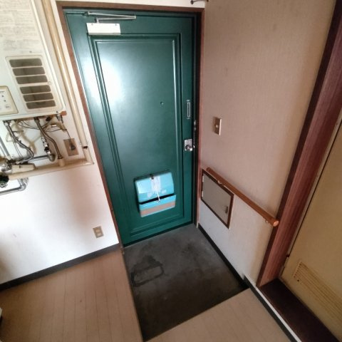 ＴＫビルの玄関