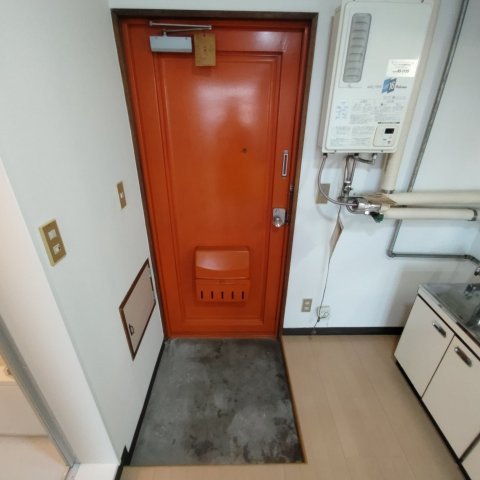 ＴＫビルの玄関