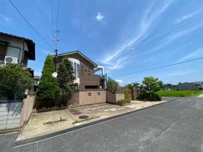 【前面道路含む現地写真】 | ◇南区浦安本町◇高級住宅◇ | 家の前に駐車場あり。車庫、別地も駐車場としてお使いできます。