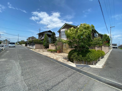 【前面道路含む現地写真】 | ◇南区浦安本町◇高級住宅◇ | 前面道路にはゆとりがあります。