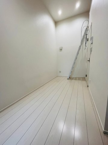 仲介手数料０円！！F.F.プレミアの居間・リビング