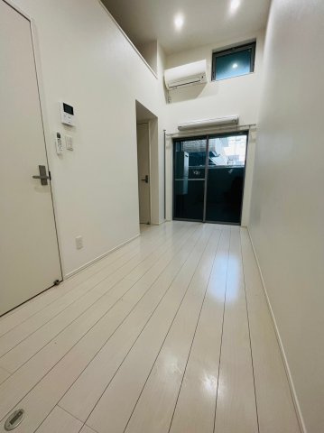 仲介手数料０円！！F.F.プレミアの居間・リビング