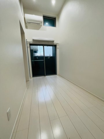 仲介手数料０円！！F.F.プレミアの居間・リビング