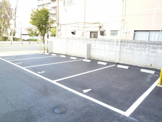 グランパシフィックパークビューの駐車場