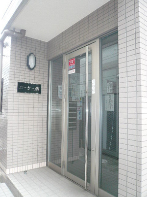 ★一人暮らしに心強いオートロック付のエントランス★