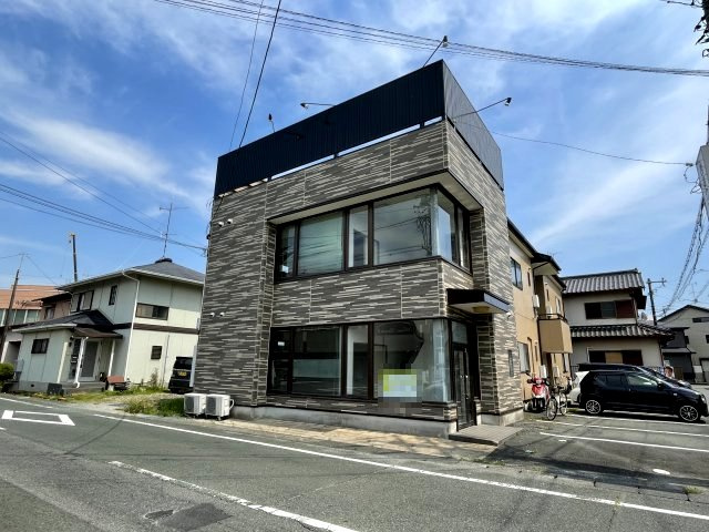 小松貸店舗の外観