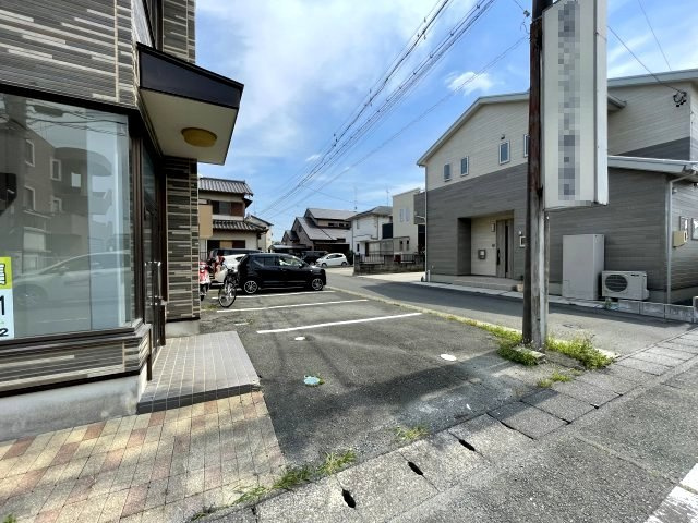 小松貸店舗の駐車場