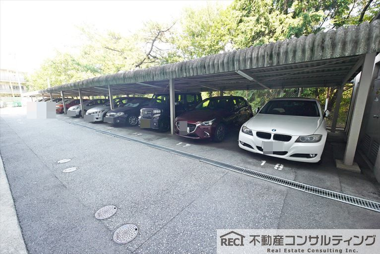 甲子園リバーサイドハイツの駐車場