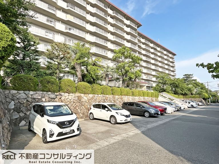 甲子園リバーサイドハイツの駐車場
