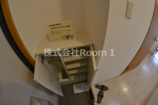【玄関】 | アーデン和泉町 | 収納もある玄関です