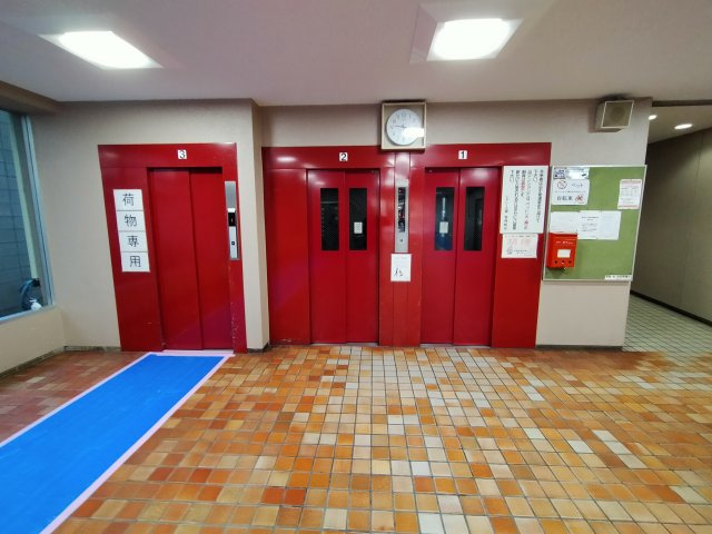 シャトー三愛のその他共用部分|エレベーターは三基です。