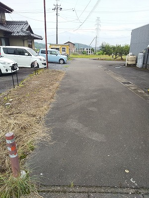 ６１２２２　本巣市上保作業場の駐車場