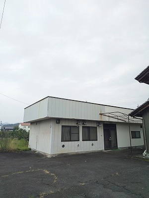 ６１２２２　本巣市上保作業場の外観
