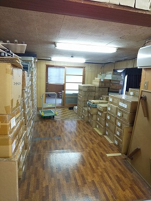 ６１２２２　本巣市上保作業場のエントランス