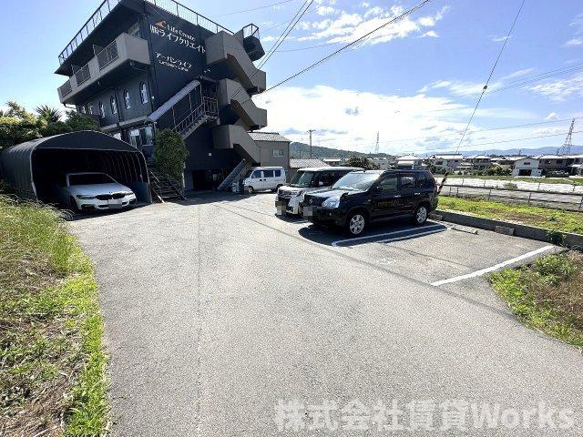 アーバンライフ国府の駐車場|駐車スペースもあります