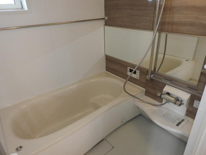 ビスターレの浴室|落ち着いた空間のお風呂です