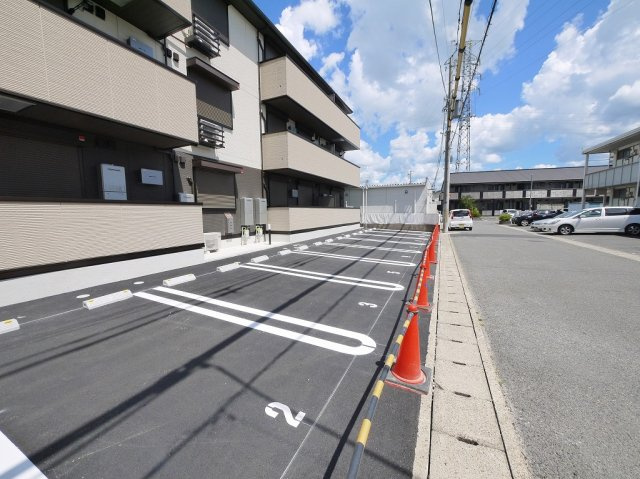 モンヴィラージュ　IIの駐車場