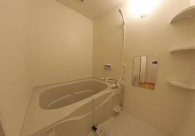 Wisteria Aの浴室|ゆったり過ごせるお風呂です